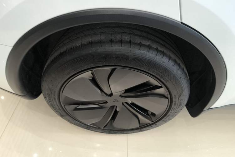 Used Tesla Model Y 2025 Rear-Wheel-Drive Version
