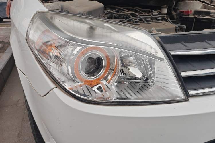 Used Geely Auto Diamond 2013 1.5L Manual Elite Model Right Front Headlight