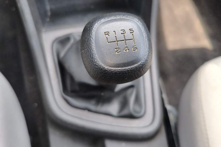 Used Wuling Hongguang V 2022 1.5L Jingqu Edition Electric-Assist LAR Gear Lever