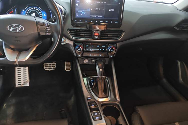 Used Hyundai Lafesta 2019 280TGDi Smart Speed Version China VI Standard Audio And AC Panel