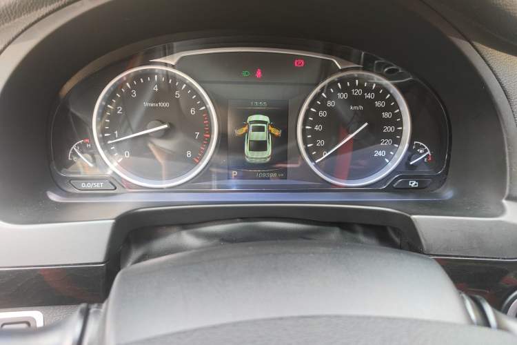 Used Geely Auto Emgrand GT 2015 1.8T Flagship Model Odometer Close Up