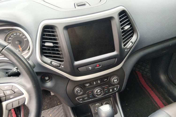 Used Jeep Cherokee 2020 2.0L Two-Wheel Drive Classic Sports Edition
