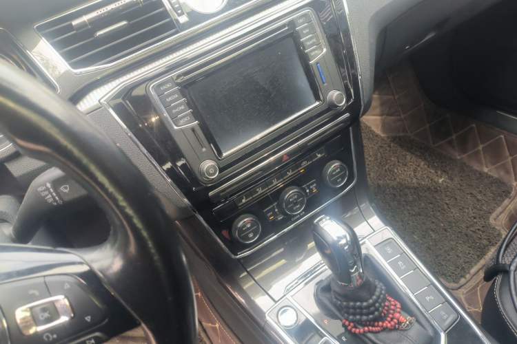 Used Volkswagen Passat 2016 330TSI DSG Prestige Edition Audio And AC Panel