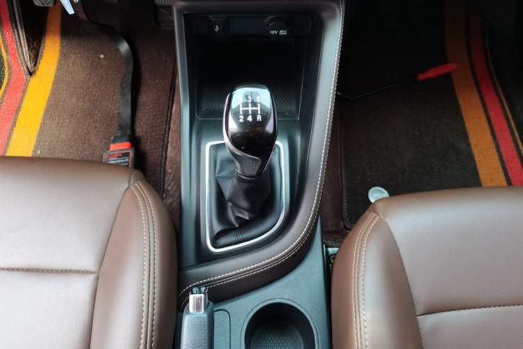 Used CHANGAN Eado DT 2019 1.6L Manual Comfort Model China VI Standard Gear Lever