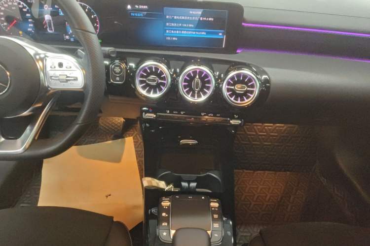 Used Mercedes-Benz A-Class 2022 Revised Version A 200 L Sport Sedan Fashionable Style