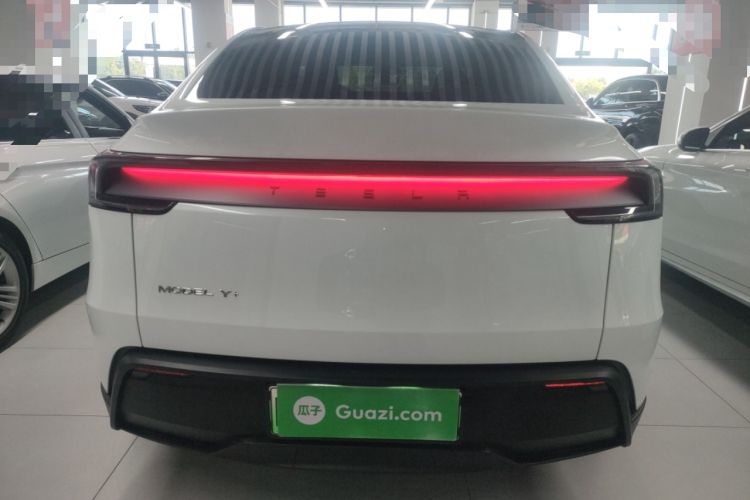 Used Tesla Model Y 2025 Long-Range All-Wheel-Drive Version
