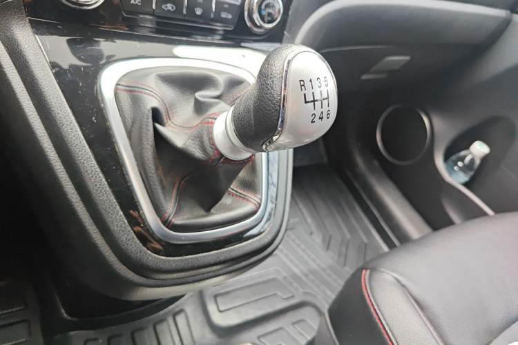 Used Haval H6 2013 Upgraded Model 1.5T Manual Two-Wheel Drive Elite Version