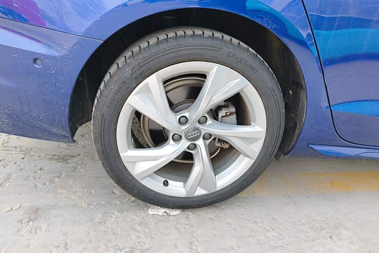 Used Audi A4L 2020 40 TFSI Fashionable and Elegant Model
