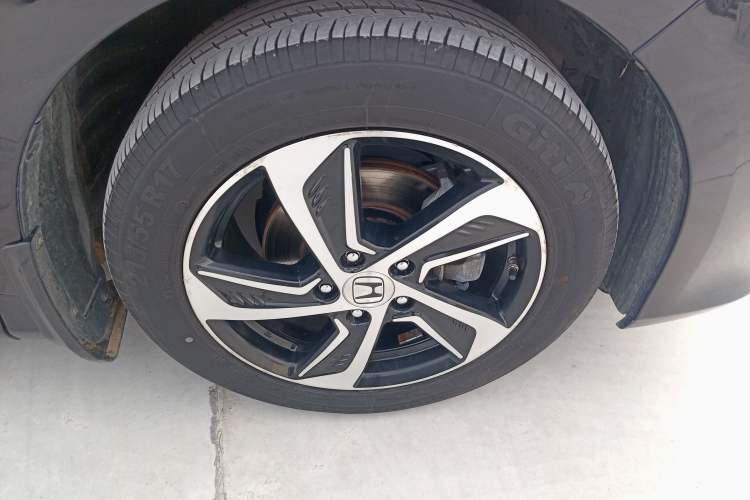 Used Honda Odyssey 2017 2.4L Luxury Edition Right Front Wheel Hub