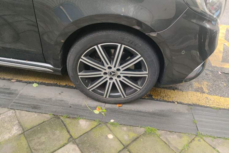 Used Mercedes-Benz V-Class 2022 V 260 L Long-wheelbase Luxury Edition Right Front Wheel Hub