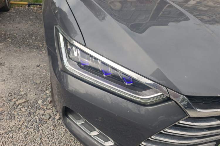 Used BYD Qin Pro New Energy 2019 DM Super Edition 1.5TI Automatic Smart Connect Enjoyment Model China VI Standard Right Front Headlight