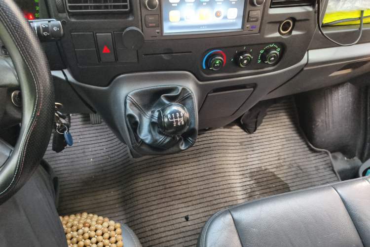 Used Ford Transit Custom 2016 2.2T Long-Wheelbase 6/7-Seater Mid-Roof Multi-Purpose Vehicle
