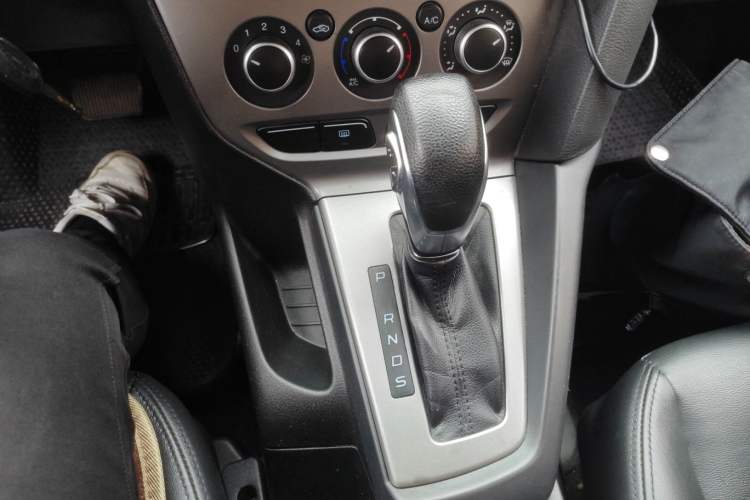 Used Ford Focus 2012 Hatchback 1.6L Automatic Comfort Model Gear Lever