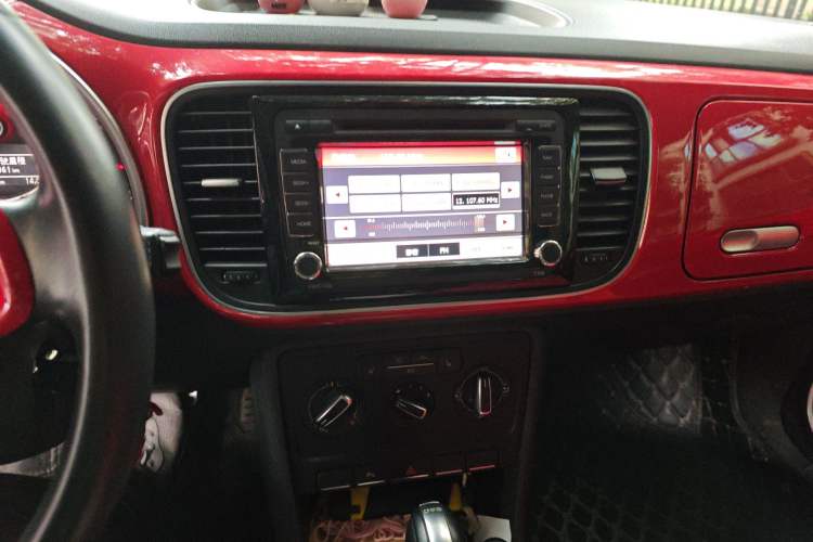 Used Volkswagen Beetle 2015 180TSI model
