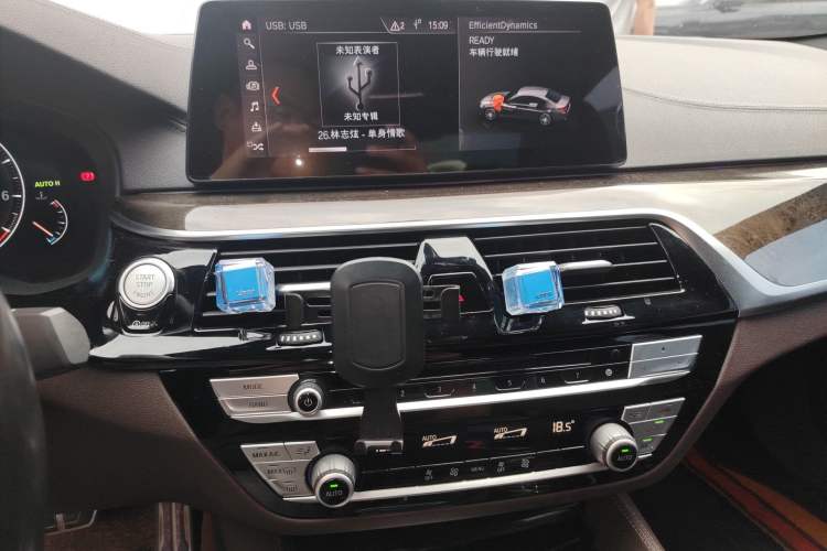 Used BMW 5 Series 2019 525Li M Sport Package Audio And AC Panel