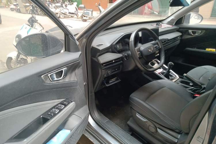 Used Wuling Alvez 2022 1.5L Manual Comfort Version