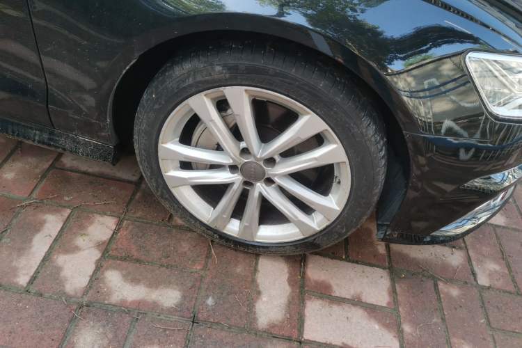 Used Audi A6L 2018 30th Anniversary Edition 45 TFSI quattro Luxury Model Right Front Wheel Hub