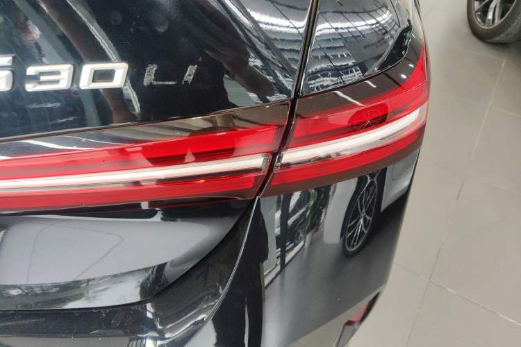 Used BMW 5 Series 2024 530Li Leading Model M Sport Package Exterior 3