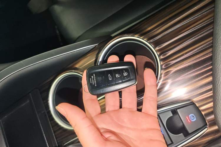 Used Toyota Camry 2019 Revised Version 2.0G Luxury Edition Vehicle Key