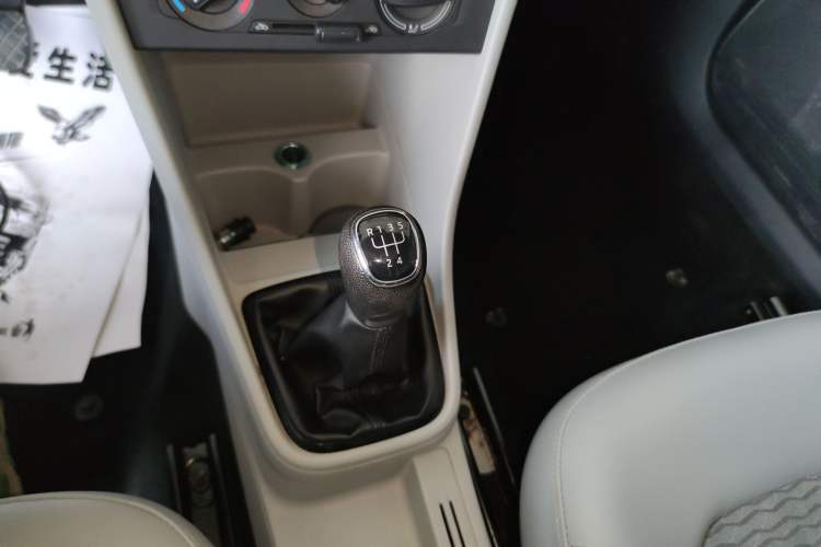 Used Skoda Rapid 2015 1.6L Manual Smart Selection Model Gear Lever