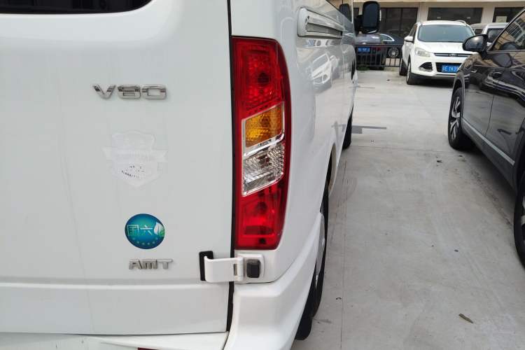 Used SAIC MAXUS Xintu V80 2023 2.0T AMT Classic Aoyuntong Short Wheelbase Ultra-Low Roof 5/6-Seater
