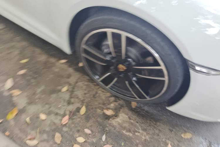 Used Porsche 718 2022 Boxster 2.0T Right Front Wheel Hub