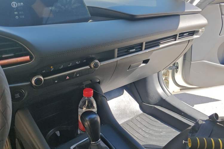 Used Mazda 3 Axela 2022 2.0L Automatic Zhiqing Edition Audio And AC Panel