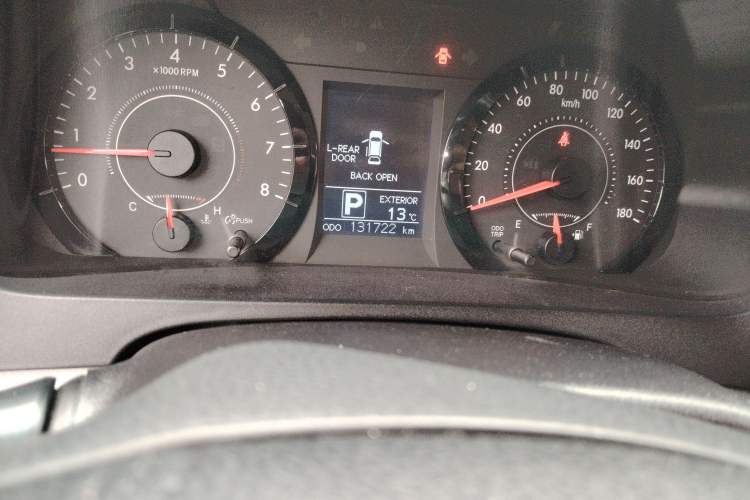 Used Toyota SIENNA  Odometer Close Up