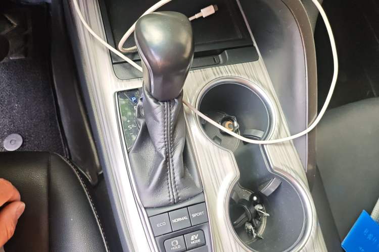 Used Toyota Camry 2018 Dual-Engine 2.5 HG Luxury Edition Gear Lever