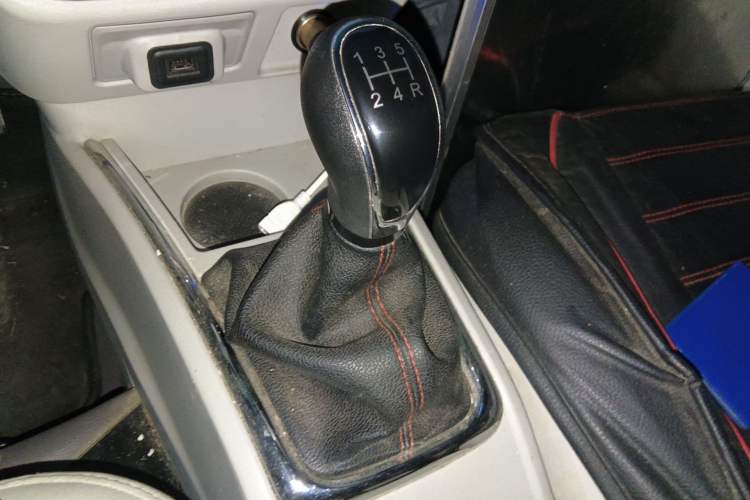 Used Jinbei New Hiace X30L 2019 1.5L Van Business Edition China VI SWC15M Gear Lever