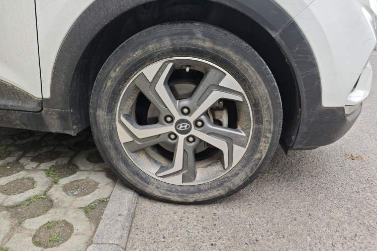 Used Hyundai ix25 2017 1.6L Automatic Smart Version Right Front Wheel Hub