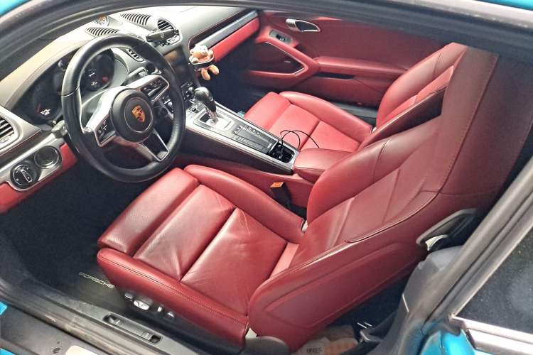 Used Porsche 718 2016 Cayman 2.0T
