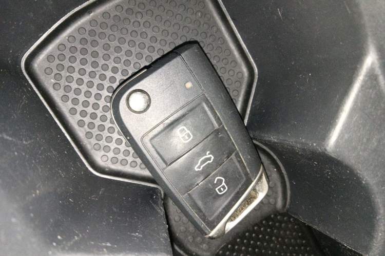 Used Volkswagen T-ROC 2023 300TSI DSG Two-Wheel-Drive Chen Guang Edition