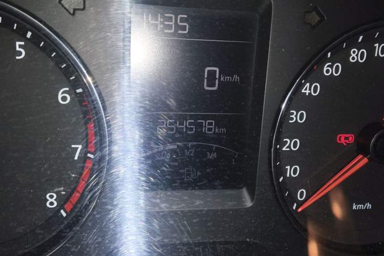 Used Volkswagen Lavida 2013 Revised Version 1.4 TSI Manual Comfort Edition Odometer Close Up