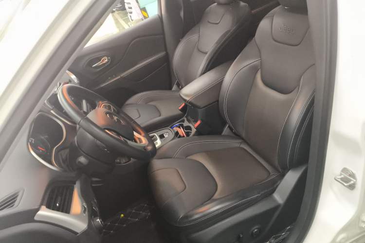 Used Jeep Cherokee 2020 2.0L Two-Wheel Drive Classic Sports Edition Left Front Seat