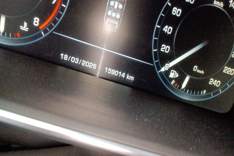 Used Land Rover Range Sport 2016 3.0 SC V6 HSE DYNAMIC Odometer Close Up