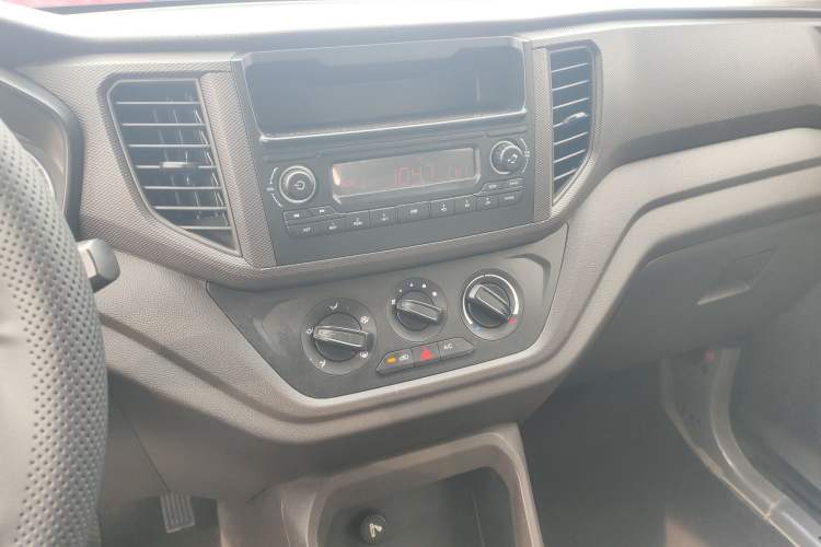 Used Wuling Hongguang V 2019 1.5L Base Version China VI LAR