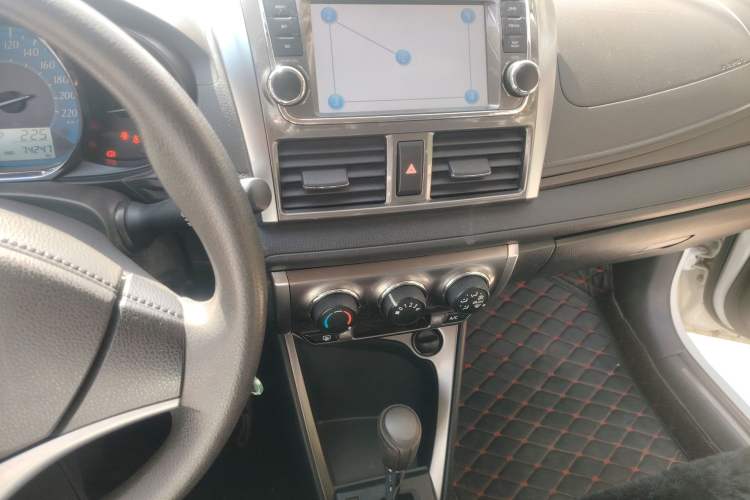 Used Toyota YARiS L Zhi Xuan 2015 1.5E Automatic Charm Edition
