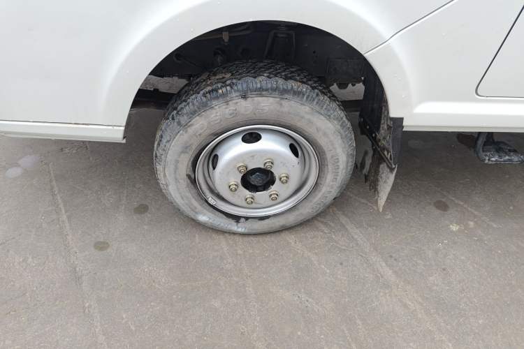 Used CHANGAN KUAYUE Zhe D5 2021 1.6L Standard Edition Double-Cab Flatbed with Dual Rear Wheels 3050mm Cargo Bed DAM16KL
