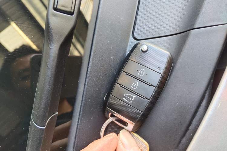 Used Kia Carens 2013 2.0L 7-Seater Automatic Standard Version China IV Standard
