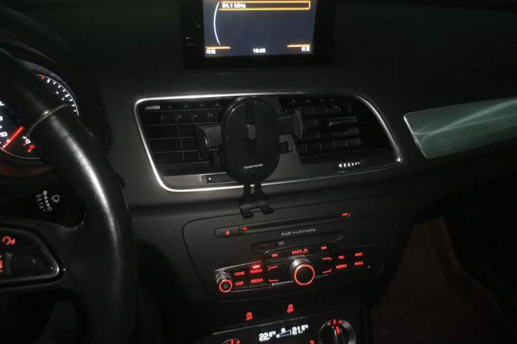 Used Audi Q3 2015 30 TFSI Comfort Model Audio And AC Panel