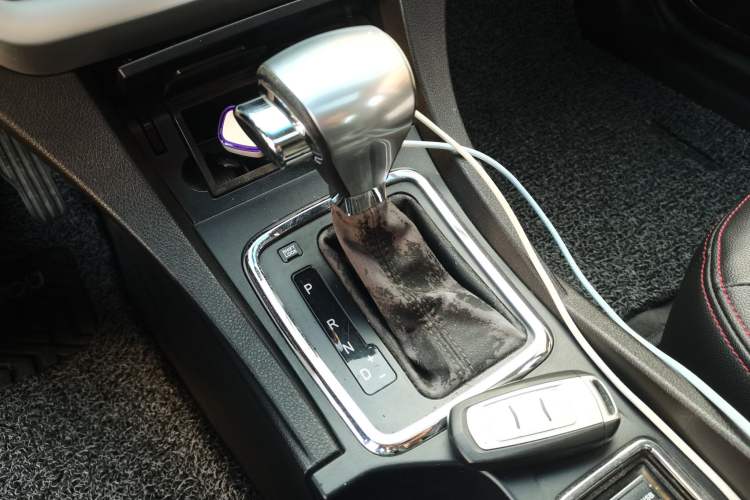 Used Geely Auto Emgrand 2015 Sedan 1.5L CVT Upward Version