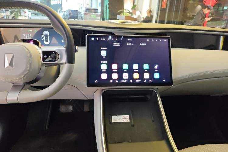 Used Avatr 11 2023 Harmony 90-degree Rear-wheel Drive Edition Audio And AC Panel