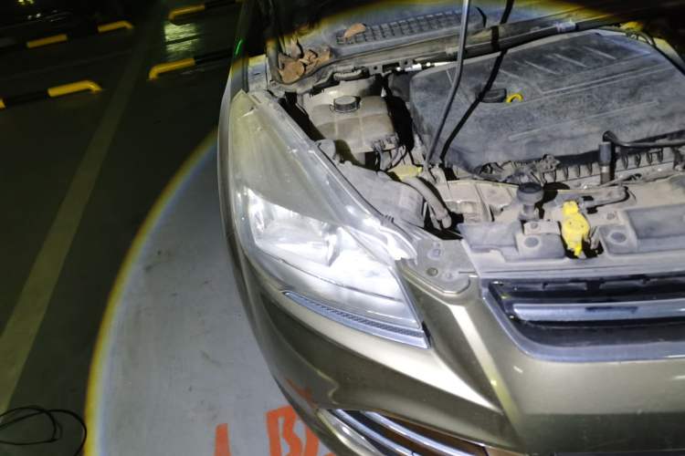 Used Ford Kuga 2015 1.5L GTDi Four-Wheel-Drive Elite Model Right Front Headlight