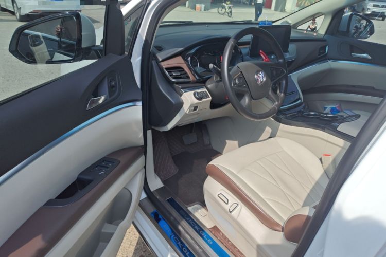 Used Buick GL8 2023 Land Executive Class Comfort Model
