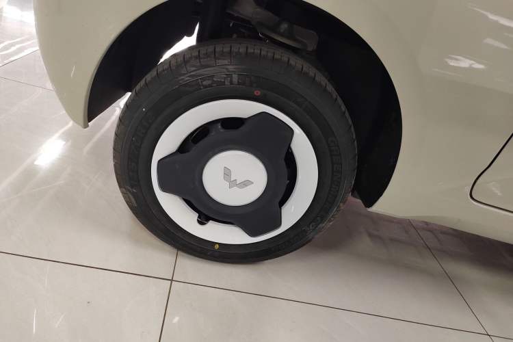 Used Wuling Hongguang MINIEV 2024 3rd Generation 215km Youth Edition Right Rear Wheel Hub