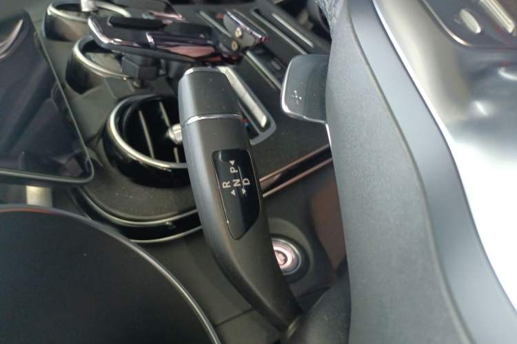 Used Mercedes-Benz C-Class 2020 Restyled C 260 L Sport Edition Gear Lever
