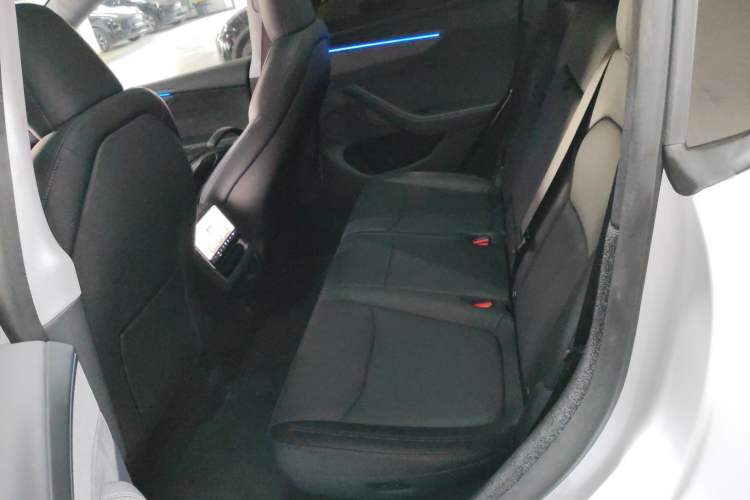 Used Tesla Model Y 2025 Long-Range All-Wheel-Drive Version