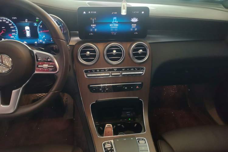 Used Mercedes-Benz GLC 2021 GLC 300 L 4MATIC Dynamic Model Audio And AC Panel