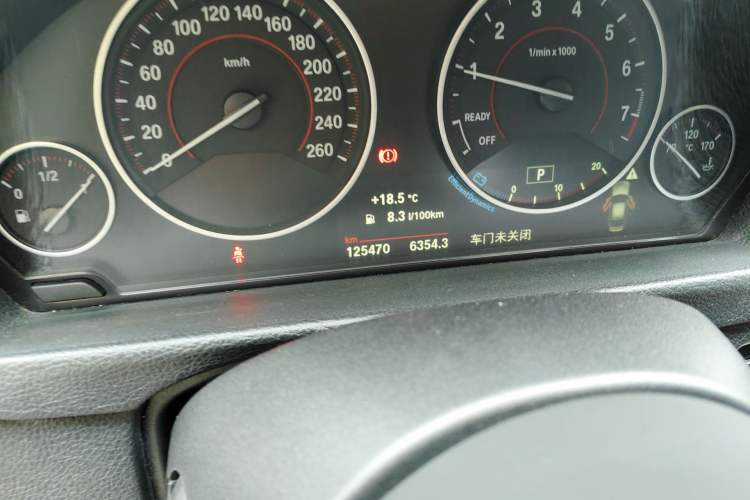 Used BMW 3 Series 2018 320i M Sport Package Odometer Close Up